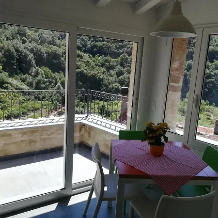 Casa Poetto Tatil Evi Rocchetta Nervina